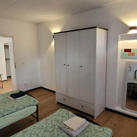 Apartman Seyfarthrooms - Monteurwohnung Grossroehrsdorf 4 - Zentrale Lage, Gute Anbindung, Ideal Fuer 2 Personen Grossrohrsdorf